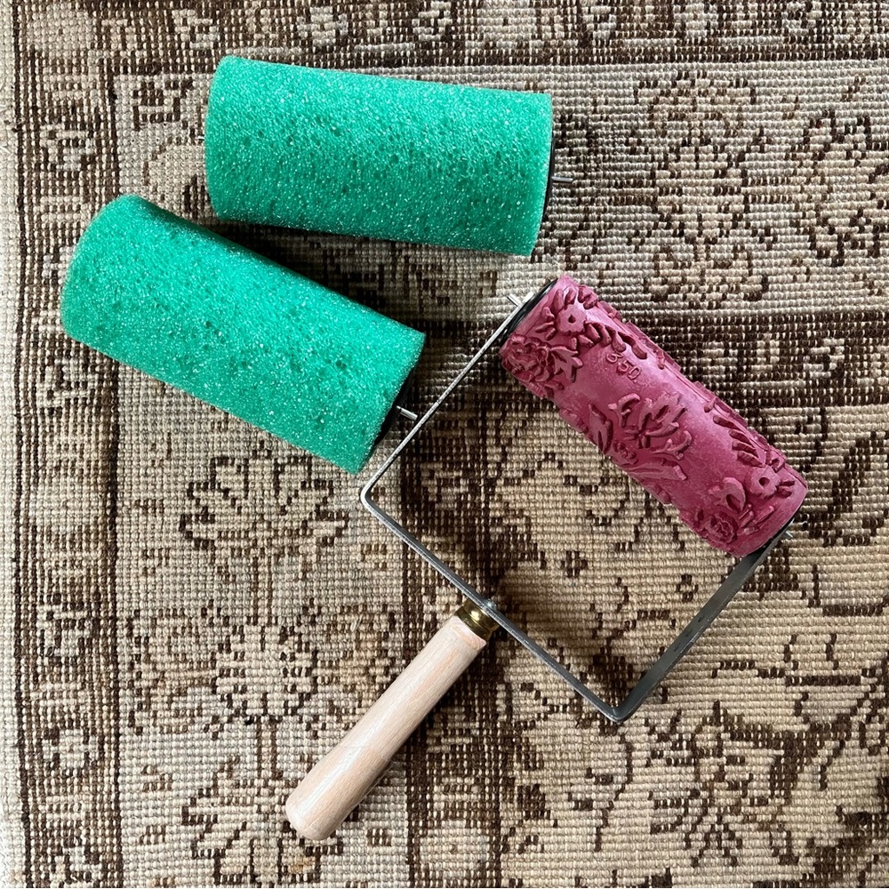 Patterned paint roller